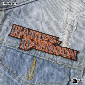 อาร์มรีดติดเสื้อ ตัวรีดติดเสื้อ ปักลายโลโก้ Harley-Davison ปักส้มเทาพื้นโพลีดำ/ 11*3.7cm. รุ่น P7Aa52-0673 พร้อมส่ง!!!!