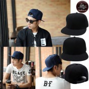 หมวกฮิปฮอป เปล่า สีดำ ด้านหลังเป็นSNAPBACK ปรับไซด์ได้